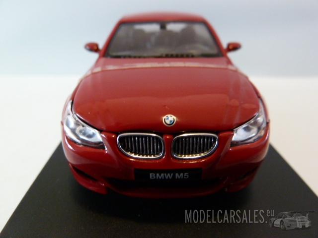 BMW M5 (e60) With engine 1:43 03503R KYOSHO diecast model car / scale model  En venta