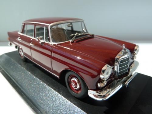 Mercedes-benz 200 (w110)